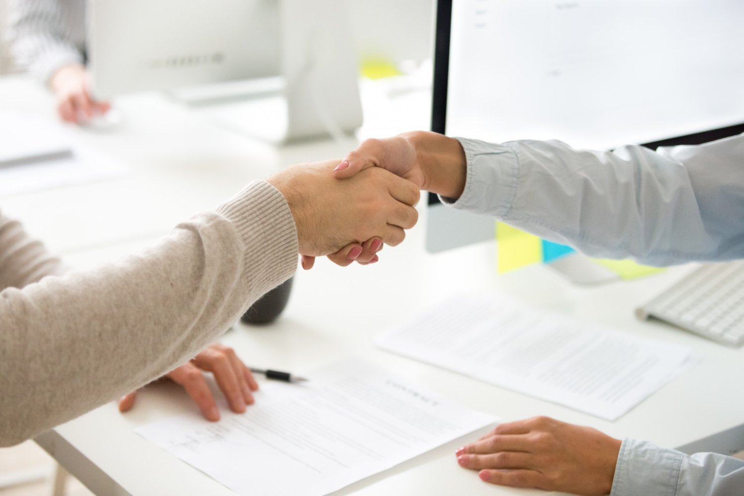 Consultor digital optimizando campañas publicitarias en Google Ads