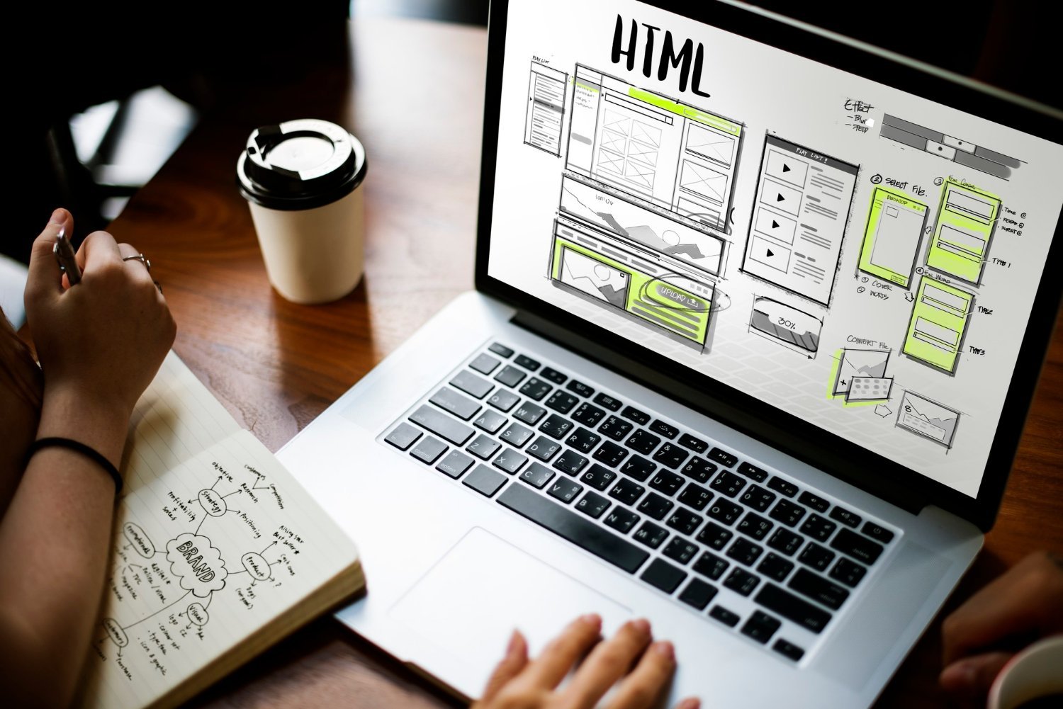 Diseño web minimalista y optimizado para SEO local en Quito, tendencias 2025 para empresas consolidadas